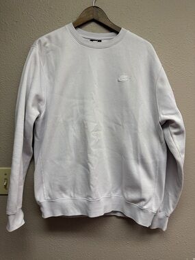 Nike Men’s White Crewneck Sweatshirt with Embroidered Logo